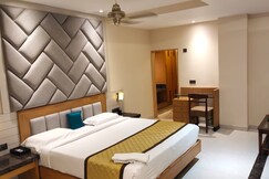 HOTEL VINAYAK & MOLECULE AIR BAR