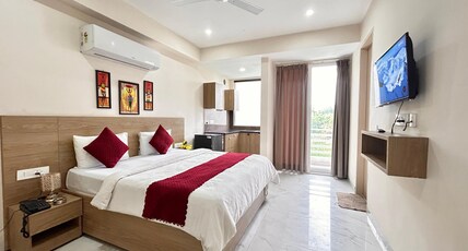 La Cozy Residency Room Type - Super Deluxe Room with Balcony