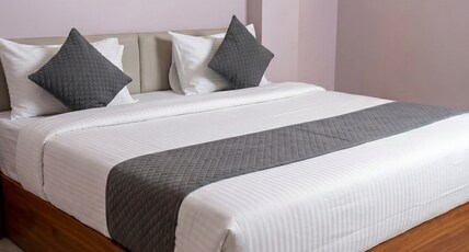 Hotel Kailash Mansarover Room Type - Deluxe Room