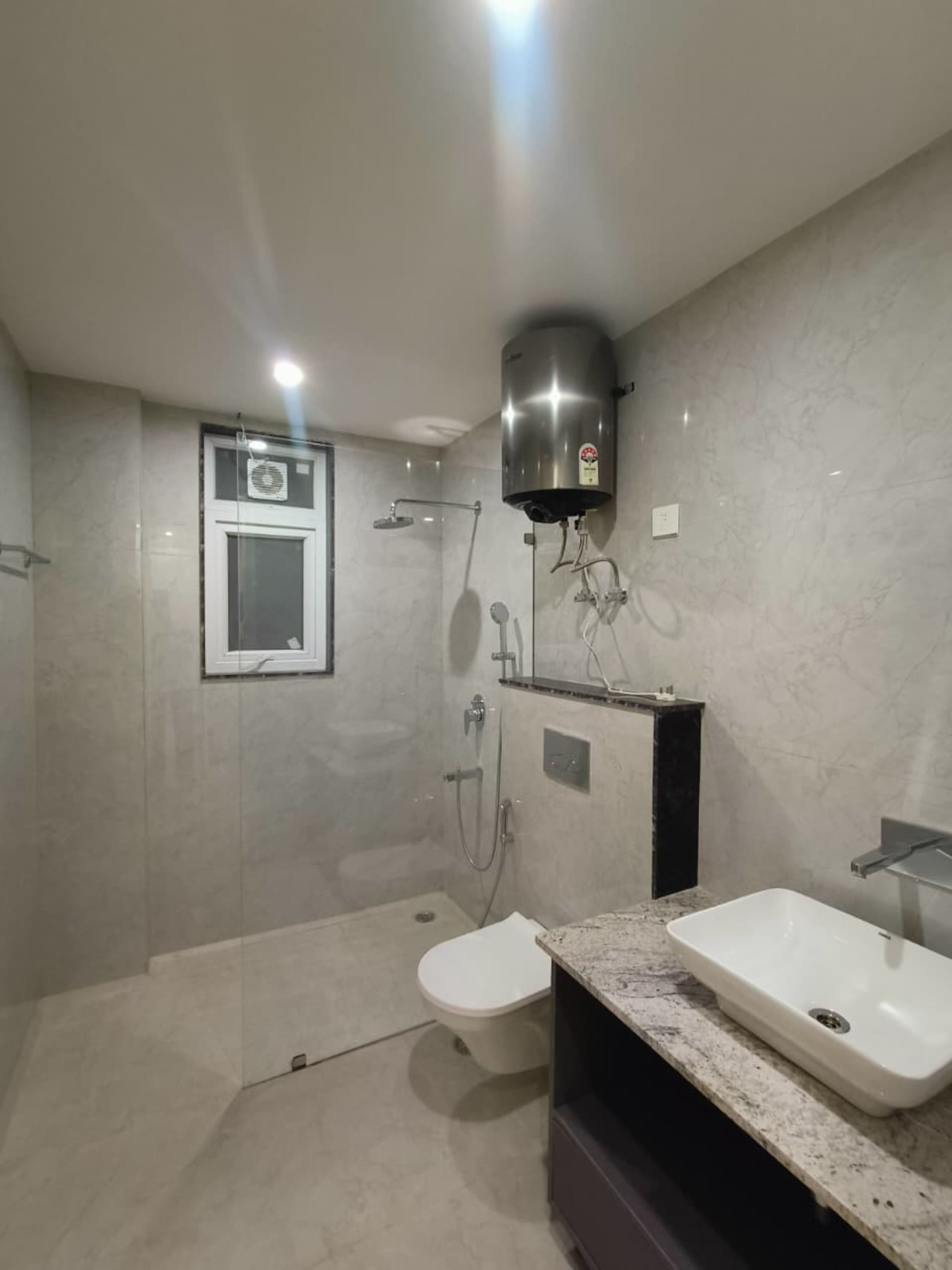 Prema Stays Luxury Studio with Balcony - Tap to explore photos