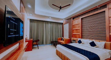 Hotel Clovis & Restaurant Near ITC Welcome Tavleen Room Type - Elegant room with valley view and private sitout Hotel Clovis & Restaurant Near ITC Welcome Tavleen Room Type - Elegant room with valley view and private sitout