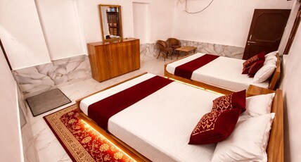 Tripathi's Rampath Inn Ayodhya / Near Rammandir Room Type - Family room with coller