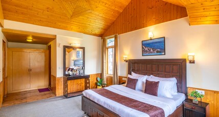 The Cozy Nook, Manali Room Type - Super Deluxe Room | Window with Snow Peak View