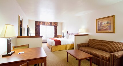 Holiday Inn Express Hotel & Suites Mattoon Room Type - 1 Queen Suite Wet Bar Sofa Bed