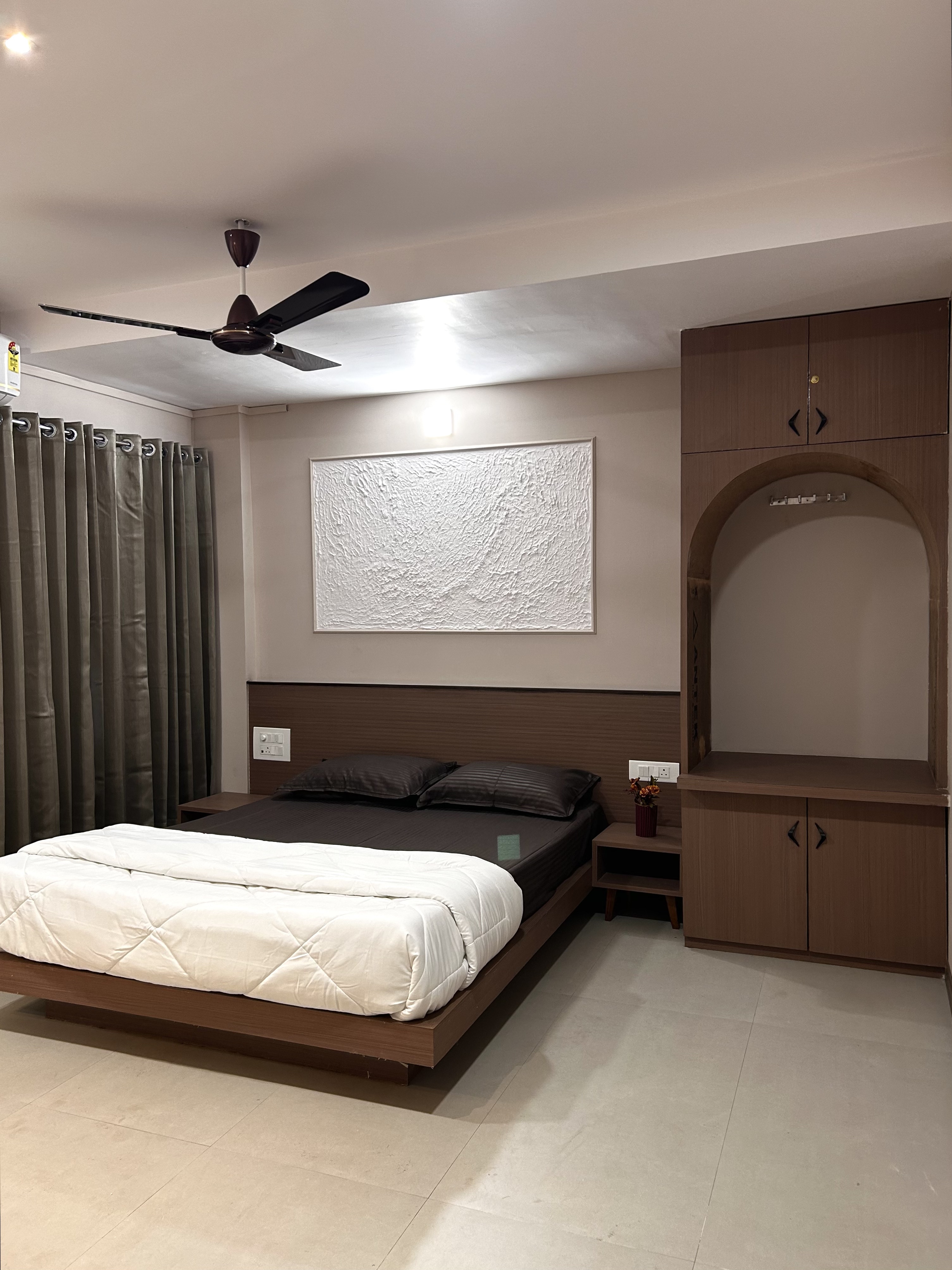 Hotel Krushnkunj Executive ( 700 M From Mahalaxmi Temple ) - Tap to explore photos