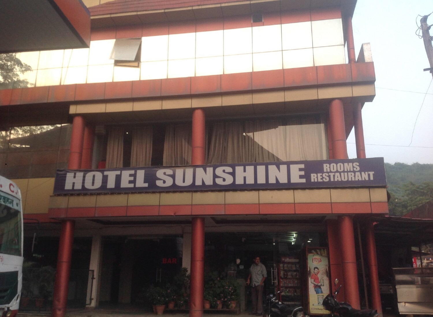 Hotel Sunshine - Tap to explore photos