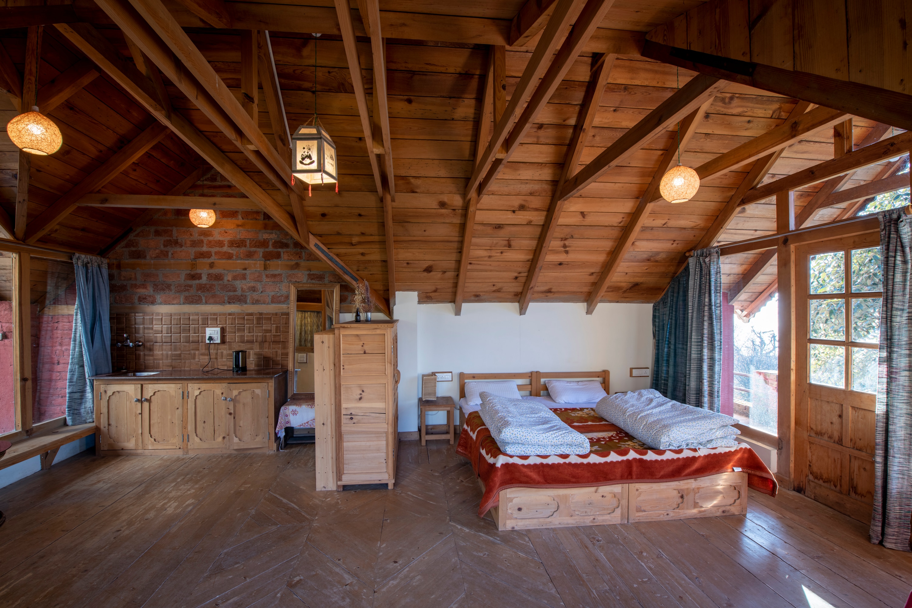 Naddi Castle Homestay - Tap to explore photos