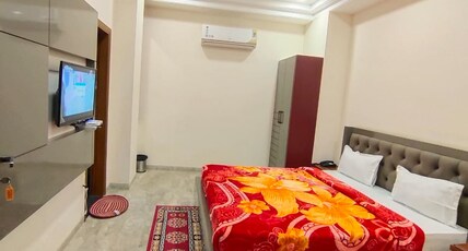 DUDI HOTEL Room Type - Deluxe Room