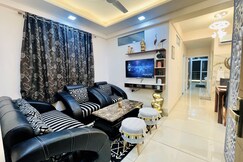 3BHK Airport Bliss Apartment with Balcony Netflix n Prime
