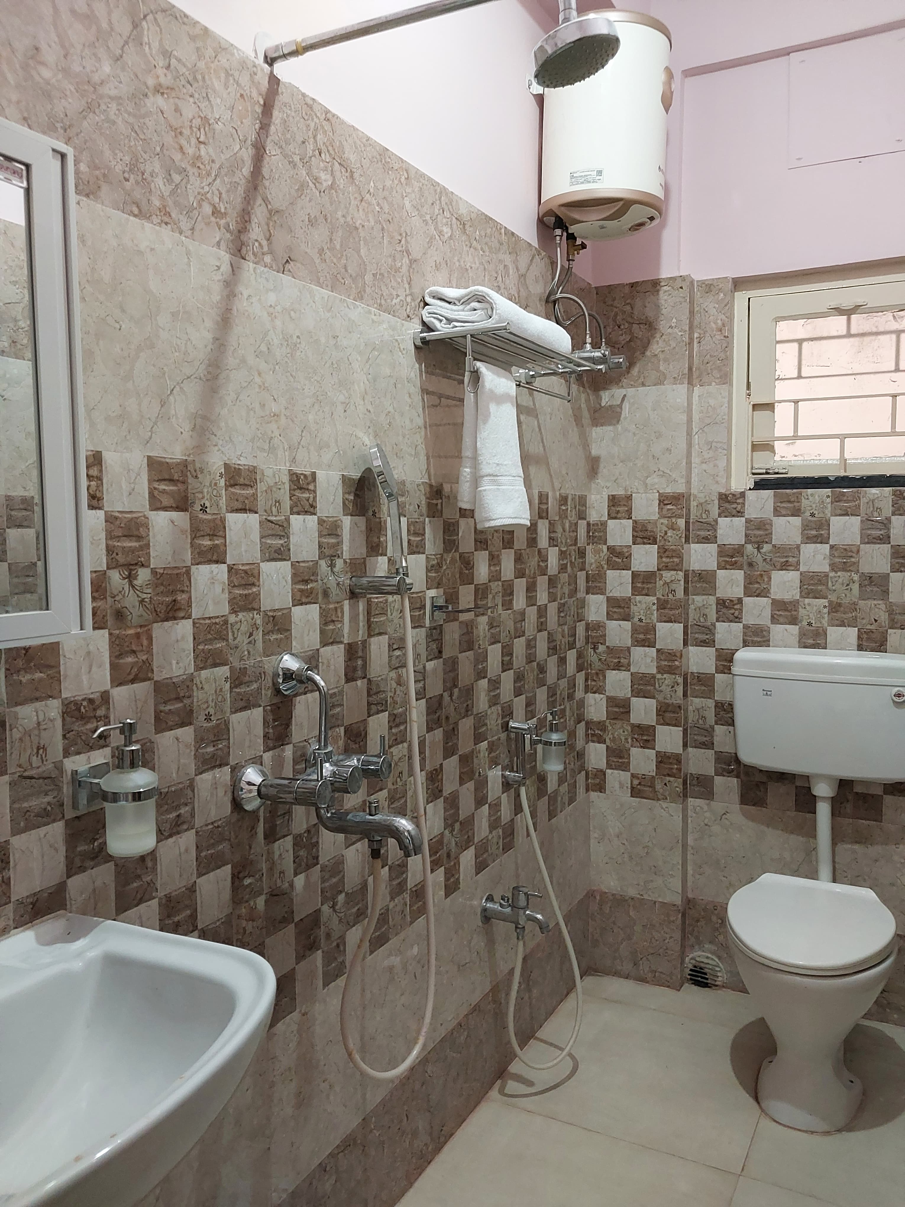 Bonussa Homestay - Tap to explore photos
