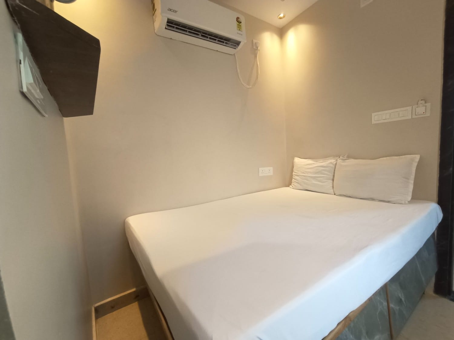 Shree murlidhar residency -Near Kashi Vishwanath Temple - Tap to explore photos