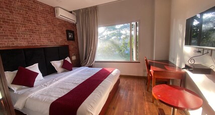 C Suites - Lotus Park Room Type - Standard