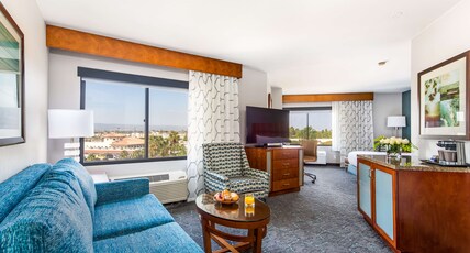 DoubleTree by Hilton Carson Room Type - 1 KING JR SUITE NONSMOKING