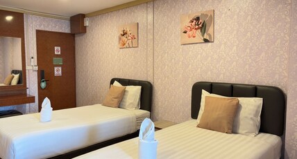 OYO 75446 Travis Inthamara 49 Room Type - Deluxe Twin