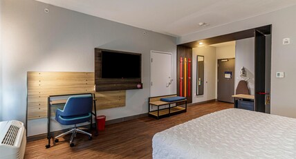 Tru by Hilton McKinney Room Type - 1 KING BED