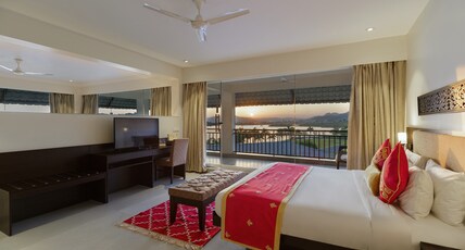 TatSaraasa Lake Resort & Spa Room Type - TatSaraasa Suite With Jacuzzi