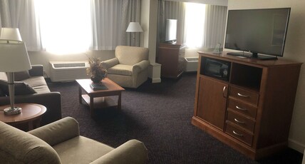 Best Western Plus Waterville Grand Hotel Room Type - Suite-1 King Bed, Non-Smoking, Sofabed, Microwave And Refrigerator, Wi-Fi, Full Breakfast
