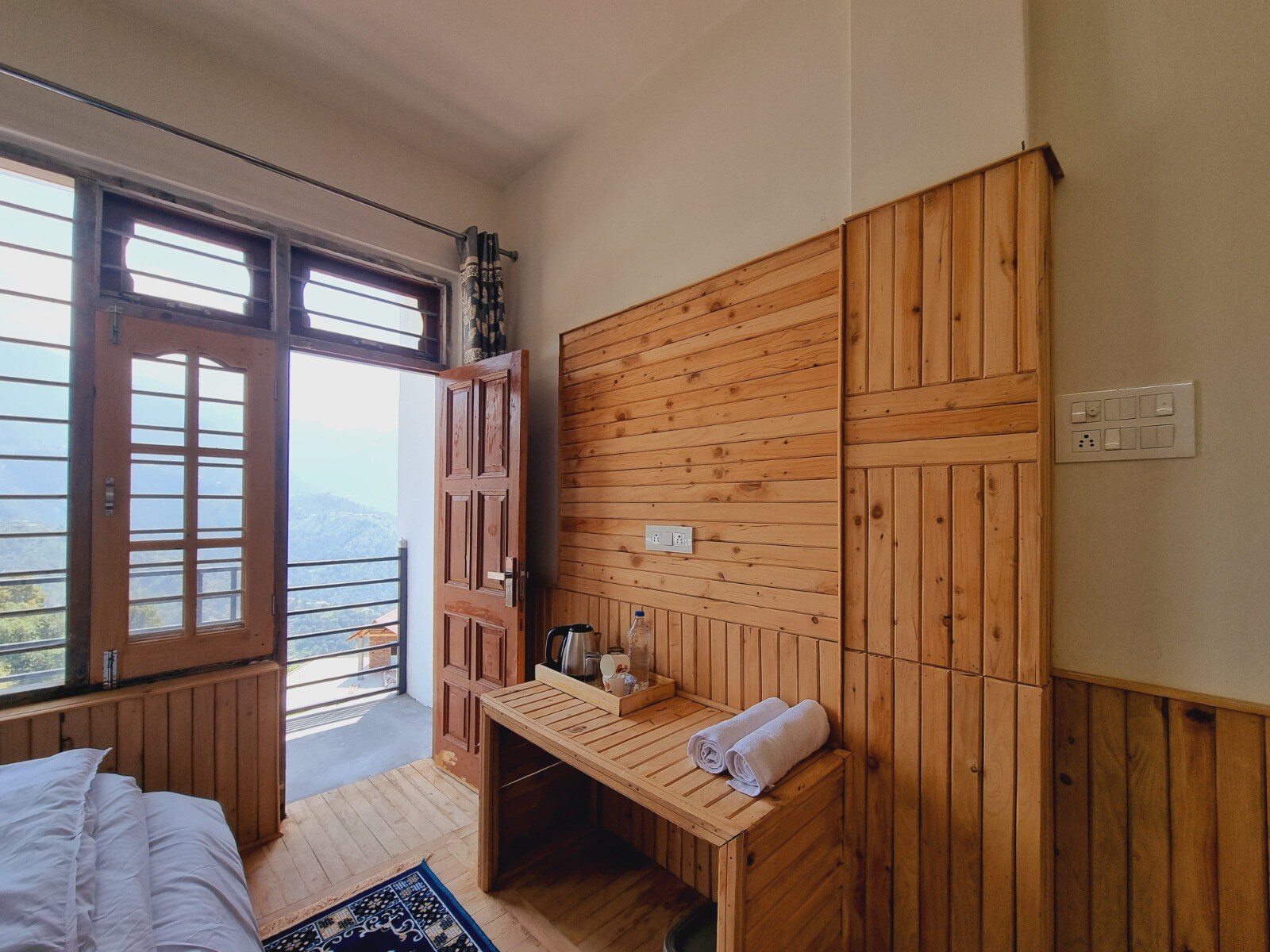 Dalhousie Hideaway 2BR-FF Homestay by Homeyhuts 2 - Tap to explore photos