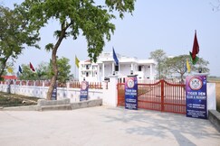 Tiger Den Club & Resort