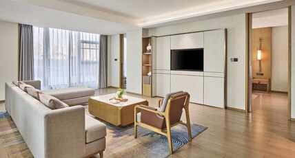 Crowne Plaza CHENGDU WUHOU Room Type - YuJiang Suite