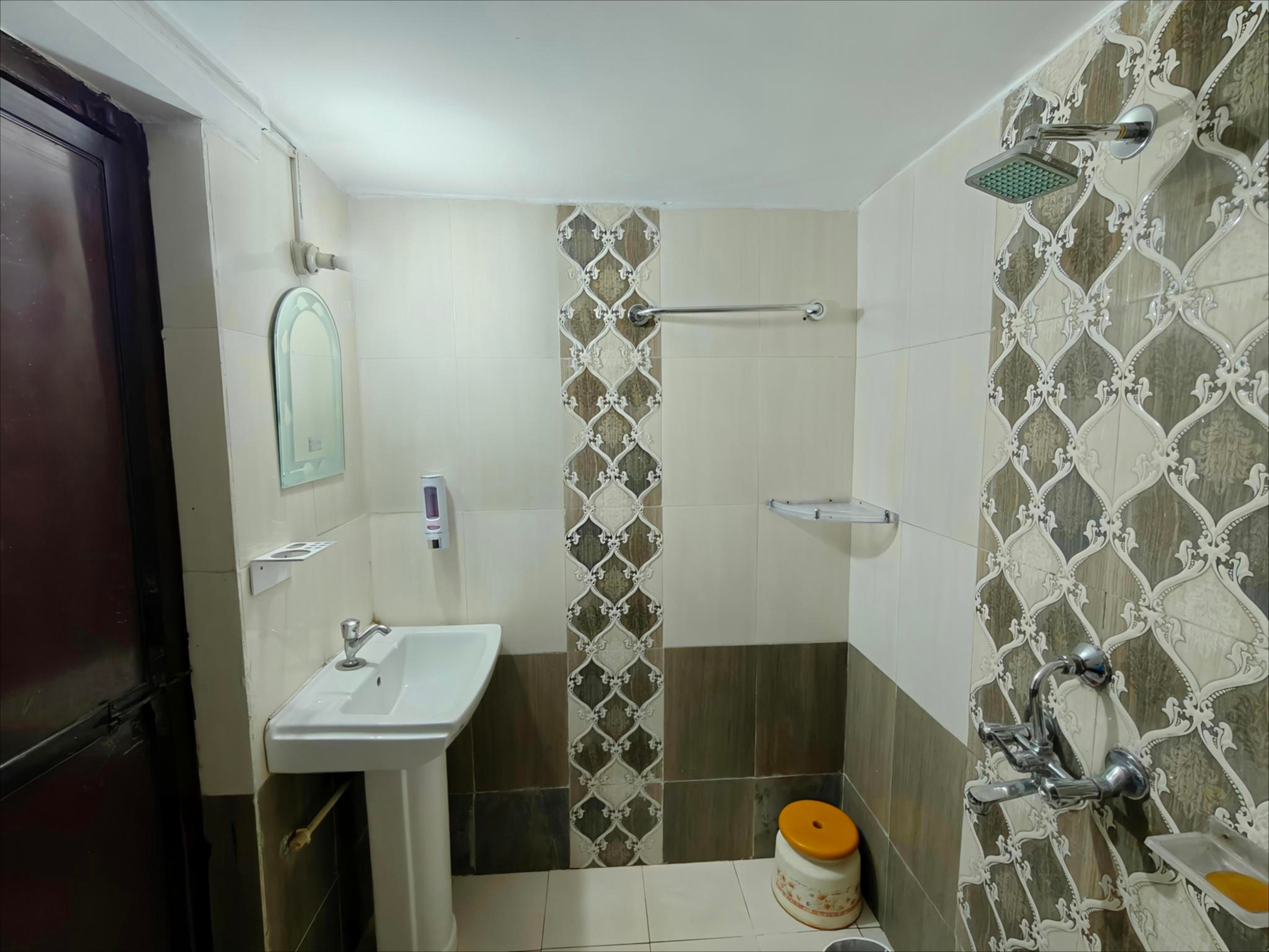 Prime Area 1BHK | Budget Stay - Tap to explore photos