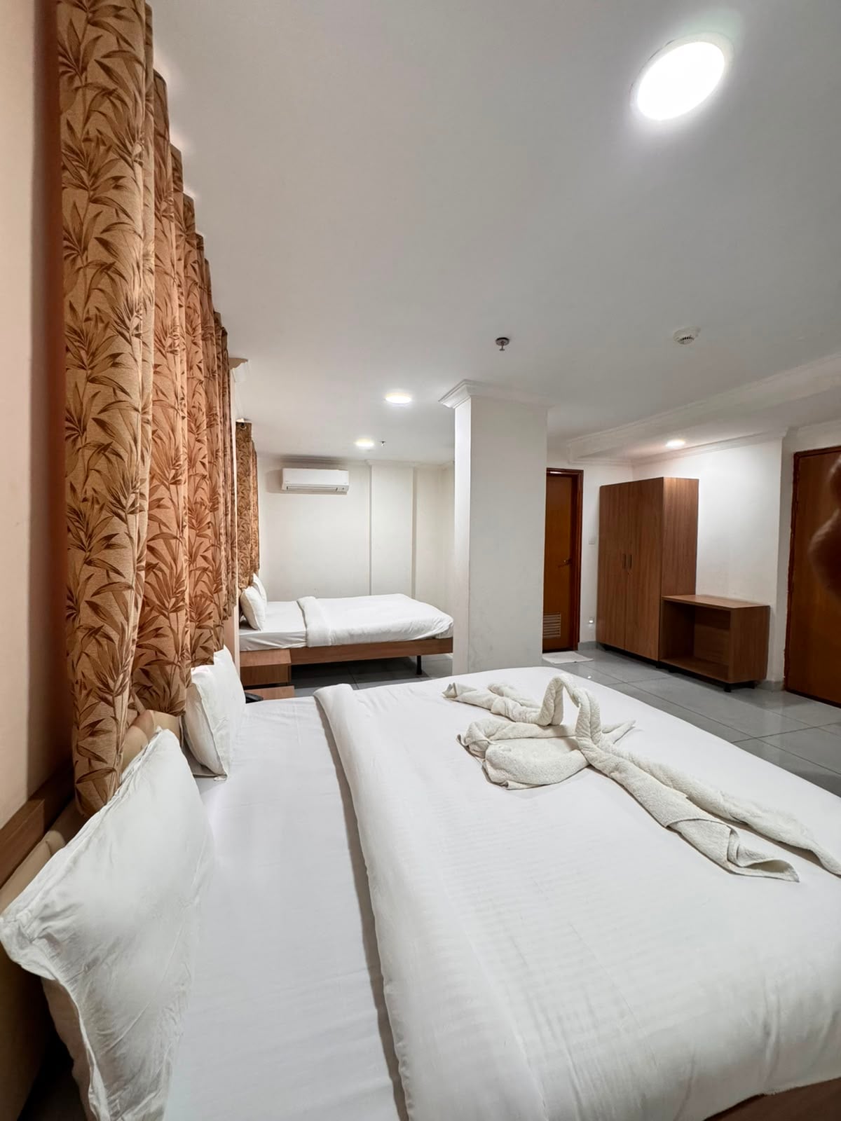Hotel Kamla Palace - Tap to explore photos