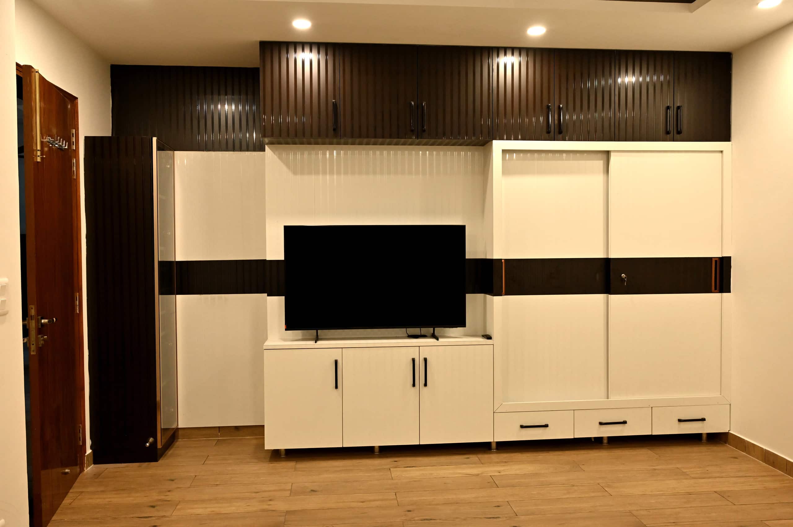Homestay with Modern Amenities - Tap to explore photos