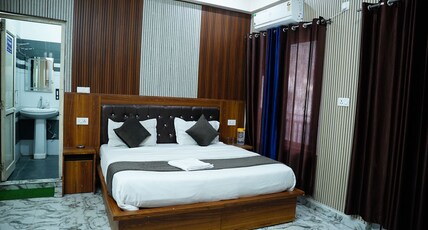 Hotel Chandra Room Type - Deluxe Room mountain view