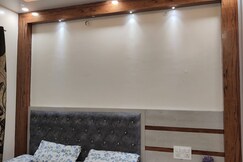 Hotel NCR & Cafe