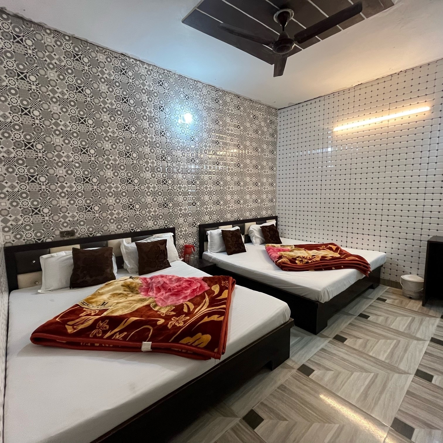 RR guest house Amritsar - Tap to explore photos