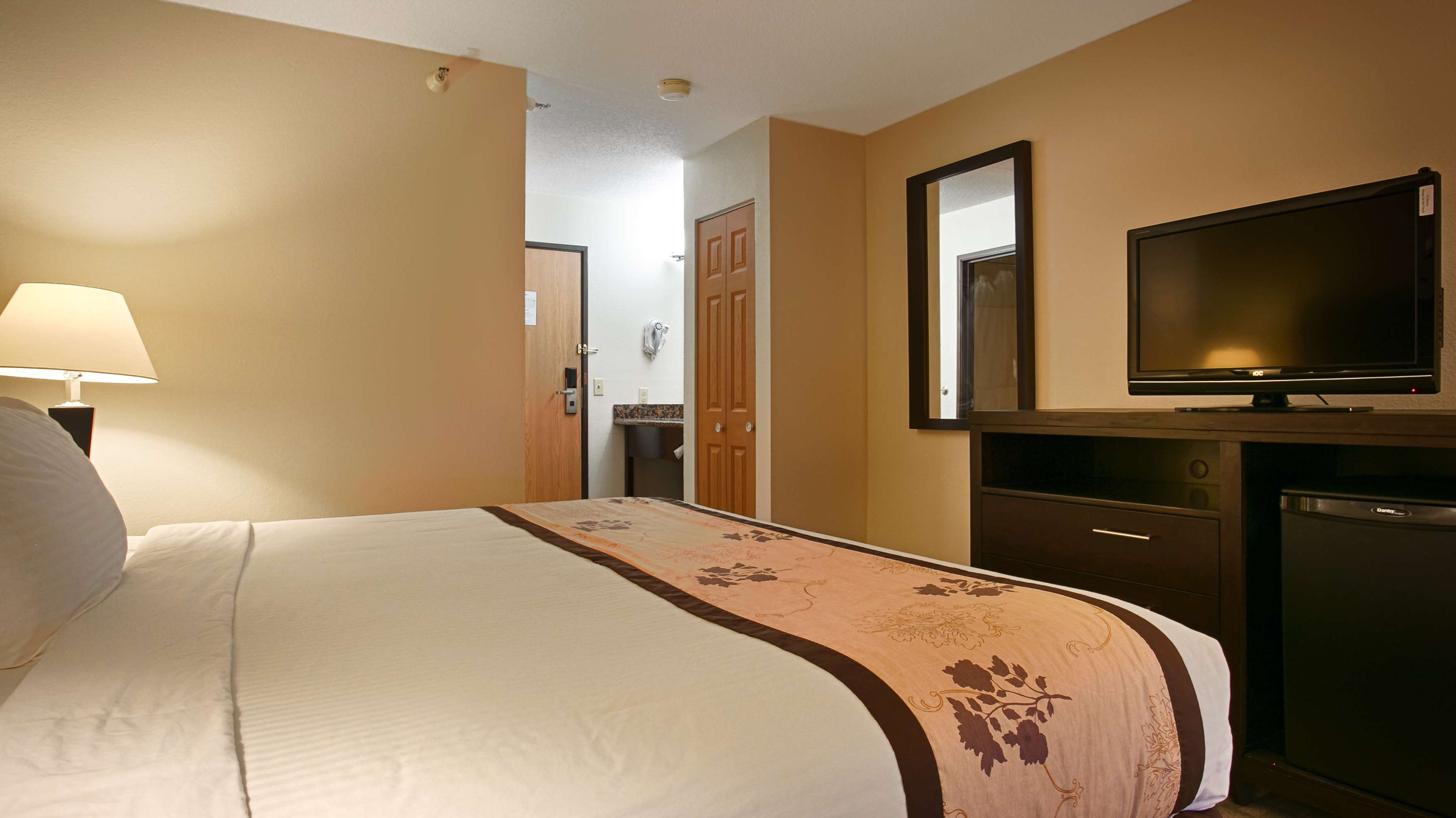 BEST WESTERN ALEXANDRIA INN - Tap to explore photos
