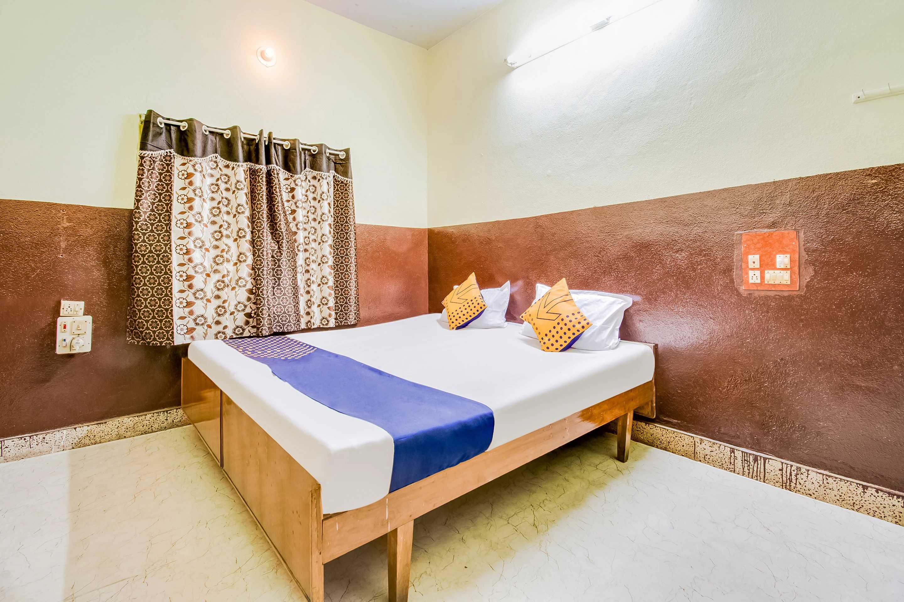 SPOT ON Hotel Sri New Sai Chandra - Tap to explore photos