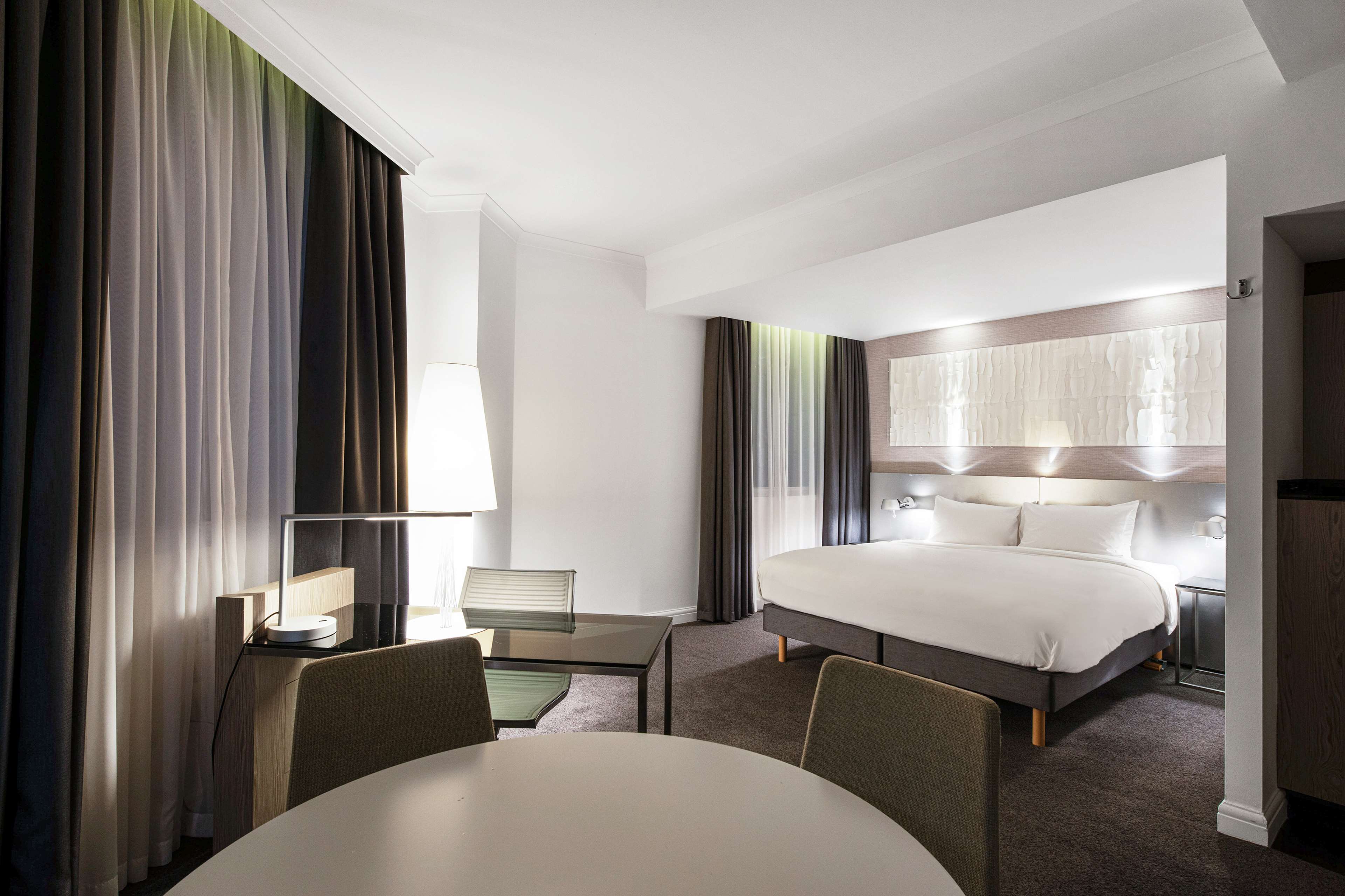Radisson Blu Hotel, Leeds City Centre - Tap to explore photos