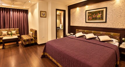 Hotel Niky international Room Type - Super Deluxe Room with Bath Tub