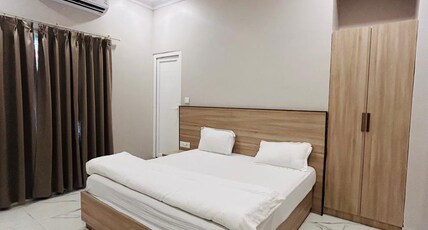 Baglamukhi Bliss Room Type - AC room without Balcony 1
