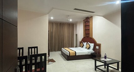 Hotel Akanksha Room Type - DELUXE ROOM