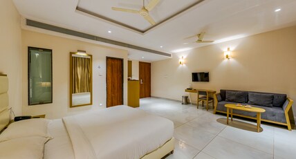 SAPPHIRE PREMIUM HOTEL & SUITE Room Type - Executive Room AC