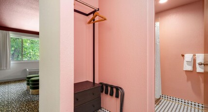 Best Western University Inn Room Type - Suite-1 King Bed, Non-Smoking, Interior Access, Sofabed, Dry Bar, Microwave And Mini-Refrigerator, W