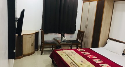 Hotel Raj Sheronz Room Type - Deluxe Room