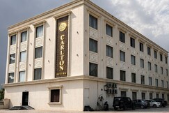 Carlton Suites