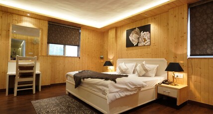 Kaffberry Homestays & Cafe  Room Type - Superior AC Room