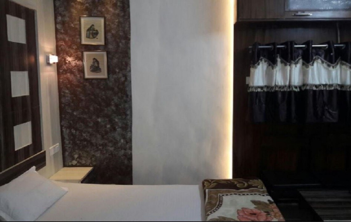 HOTEL NEW MOTI MAHAL - Tap to explore photos