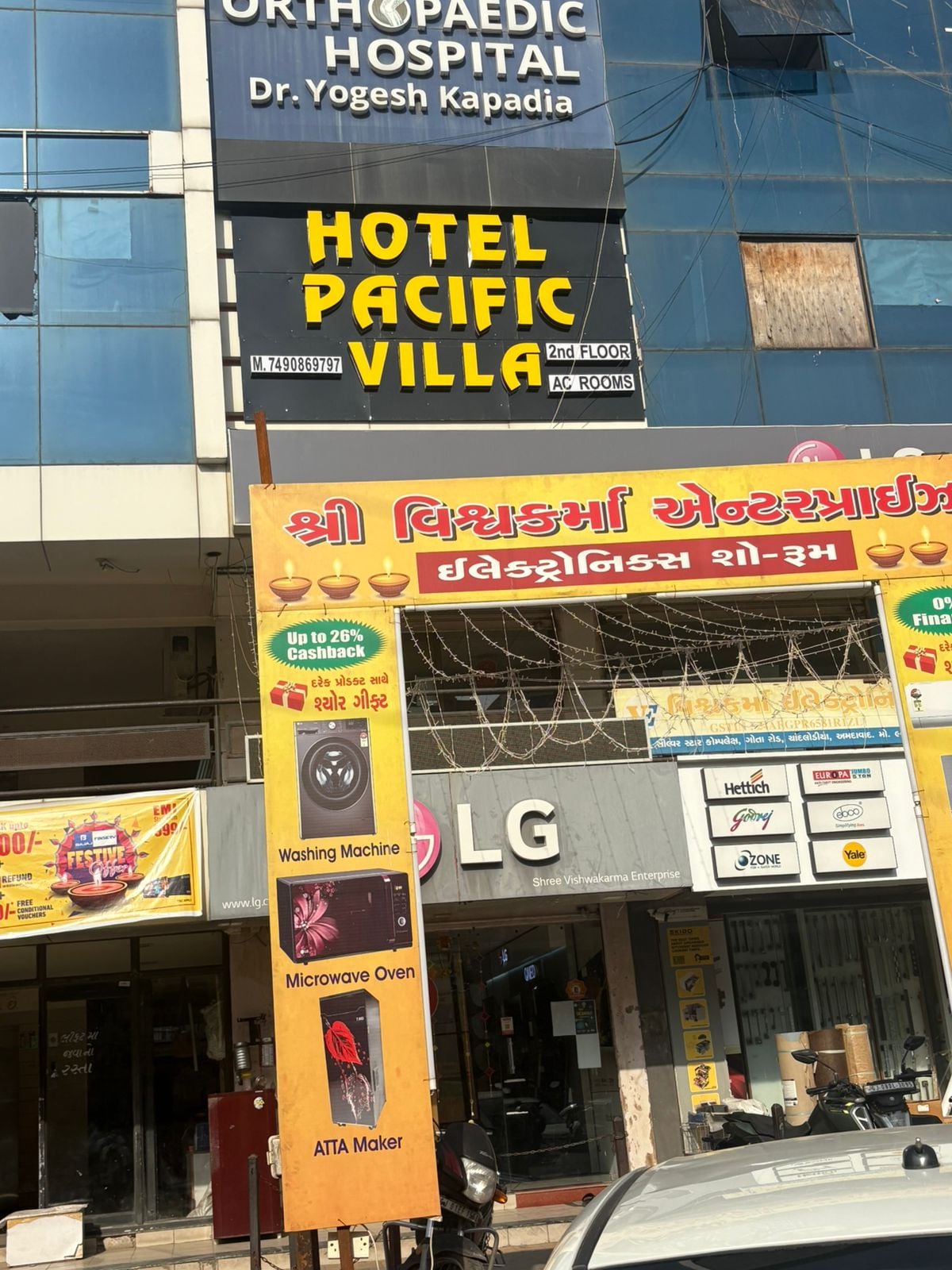 Hotel Pacific Villa - Tap to explore photos