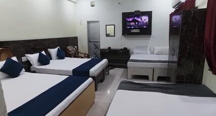 Hotel VD Choudhary Room Type - Super Deluxe Four Double Bed Room Hall