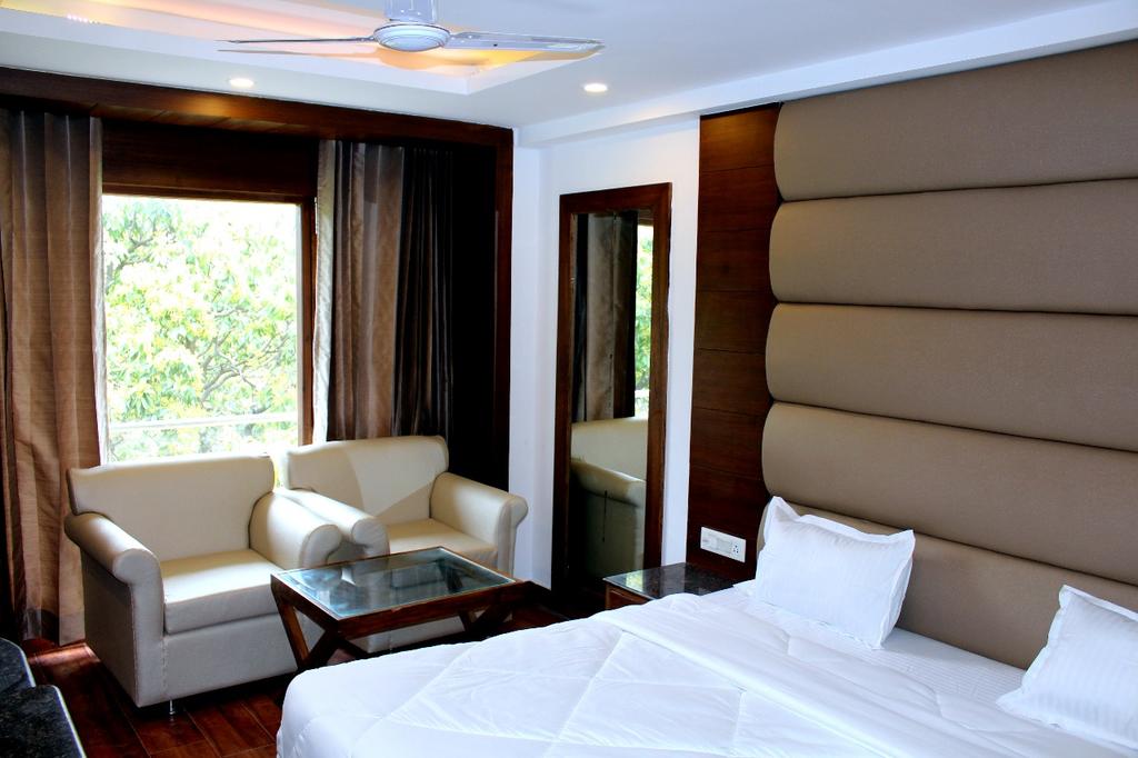 Aashna Homestay - Tap to explore photos