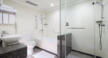 Holiday Inn Wuhan Riverside, an IHG Hotel Room Type - 1 Bedroom Suite River view