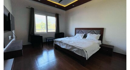 Dreamland Resort Room Type - King Bed Room with Mountain View