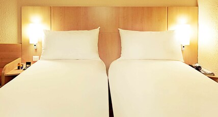 Hotel ibis London Luton Airport Room Type - Accessible Standard Room with 2 single beds