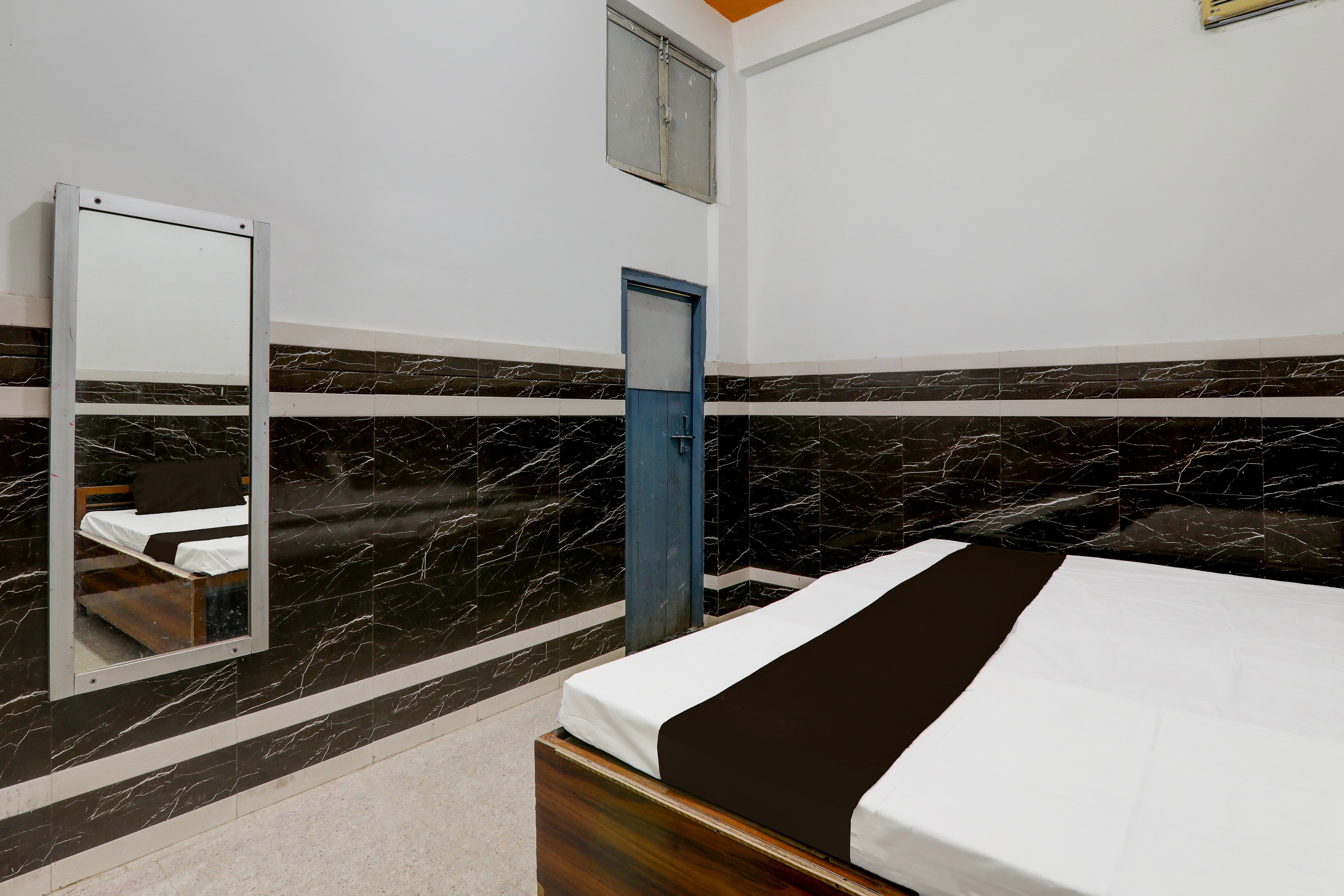 SPOT ON Shubham Guest House Inn - Tap to explore photos