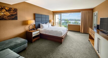 Double Tree Niagara Falls Room Type - 1 KING BALCONY RIVER VIEW
